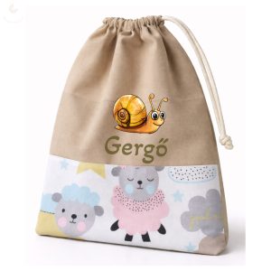 Drapp, báránykás uniszex tornazsák egyedi névvel és jellel