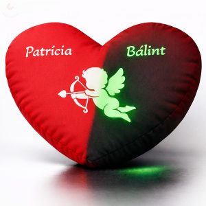 Világító (fluoreszkáló) egyedi neves szív párna Valentin-napra