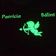 Világító (fluoreszkáló) egyedi neves szív párna Valentin-napra