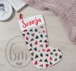 Egyedi, NÉVRE SZÓLÓ textil mikuláscsizma (bármilyen névvel vagy felirattal), drapp alapon színes fenyőfás