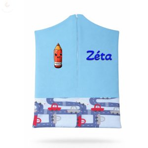 Kék alapon piros és szürke autós ovis zsák kisfiúnak egyedi névvel és jellel