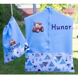   Ovis zsák és torna zsák bármilyen névvel és jellel,  neves oviszsák   /kék+fehér alapon háromszöges/  AJÁNDÉK SZERETETKÜLDŐVEL