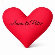 Egyedi neves szív alakú párna szerelmeseknek Valentin-napra