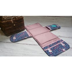   Pelenkázó alátét, pelenka és kellék tartó, összehajtható /sötétkék rókás/