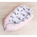 Babafészek, pihe-puha babafészek, baba fekvő, (normál méret) LÁNYOS, TAKARÓVAL