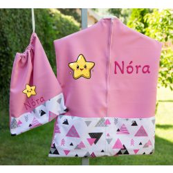    Ovis zsák és torna zsák bármilyen névvel és/vagy jellel   /rózsaszín+fehér alapon háromszöges/ AJÁNDÉK SZERETETKÜLDŐVEL