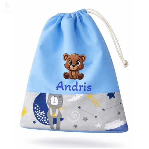 Kék alapon szürke macis-holdas, kisfiú tornazsák egyedi névvel és jellel